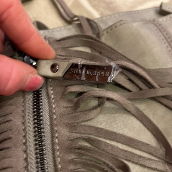 Super cute grey Steve Madden fringe purse - Picture 10 of 11